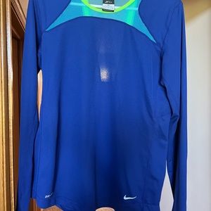 Nike long sleeve light we right running shirt